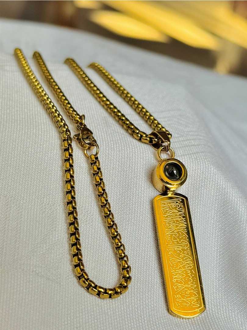 Aytul,kursi,Bar,locket,-,Golden,Ayatul Kursi Bar Locket, Golden Ayatul Kursi Pendant, Vertical Bar Islamic Locket, Rizq Store, Rizq Shop, Rizq Online, Rizq Jewelry, Gold Plated Ayatul Kursi, Islamic 