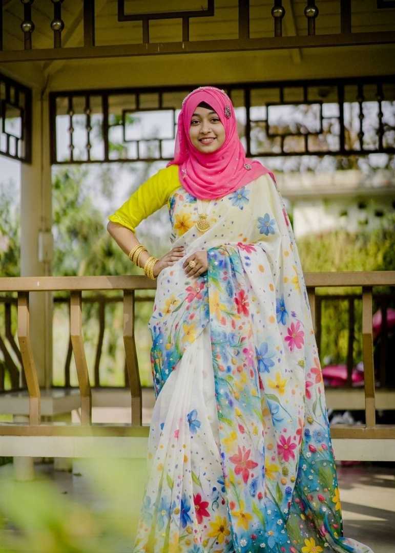 রঙিন,ফুলের,ডিজাইনের,সাদা,শাড়ি,–,স্মার্ট,ও,ইউনিক,লুক,floral saree collection, floral saree for women, designer floral saree Bangladesh, elegant floral print saree, stylish party wear saree, ladies flo